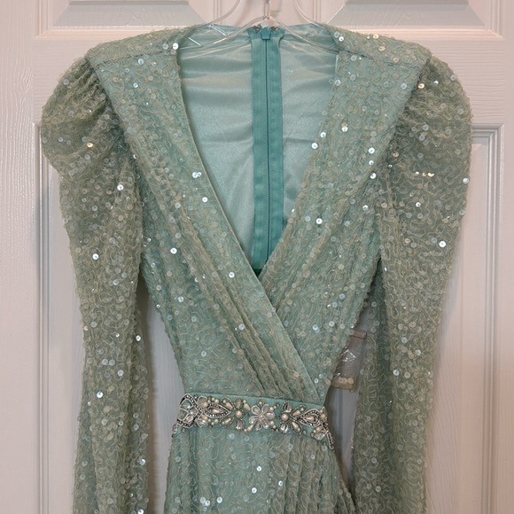 NWT Mac Duggal 5745 Sequined Faux Wrap Cut Out Puff Sleeve Gown Size 4 - Picture 5 of 14